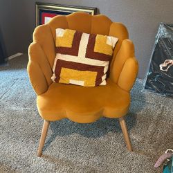 DECORATIVE CHAIR