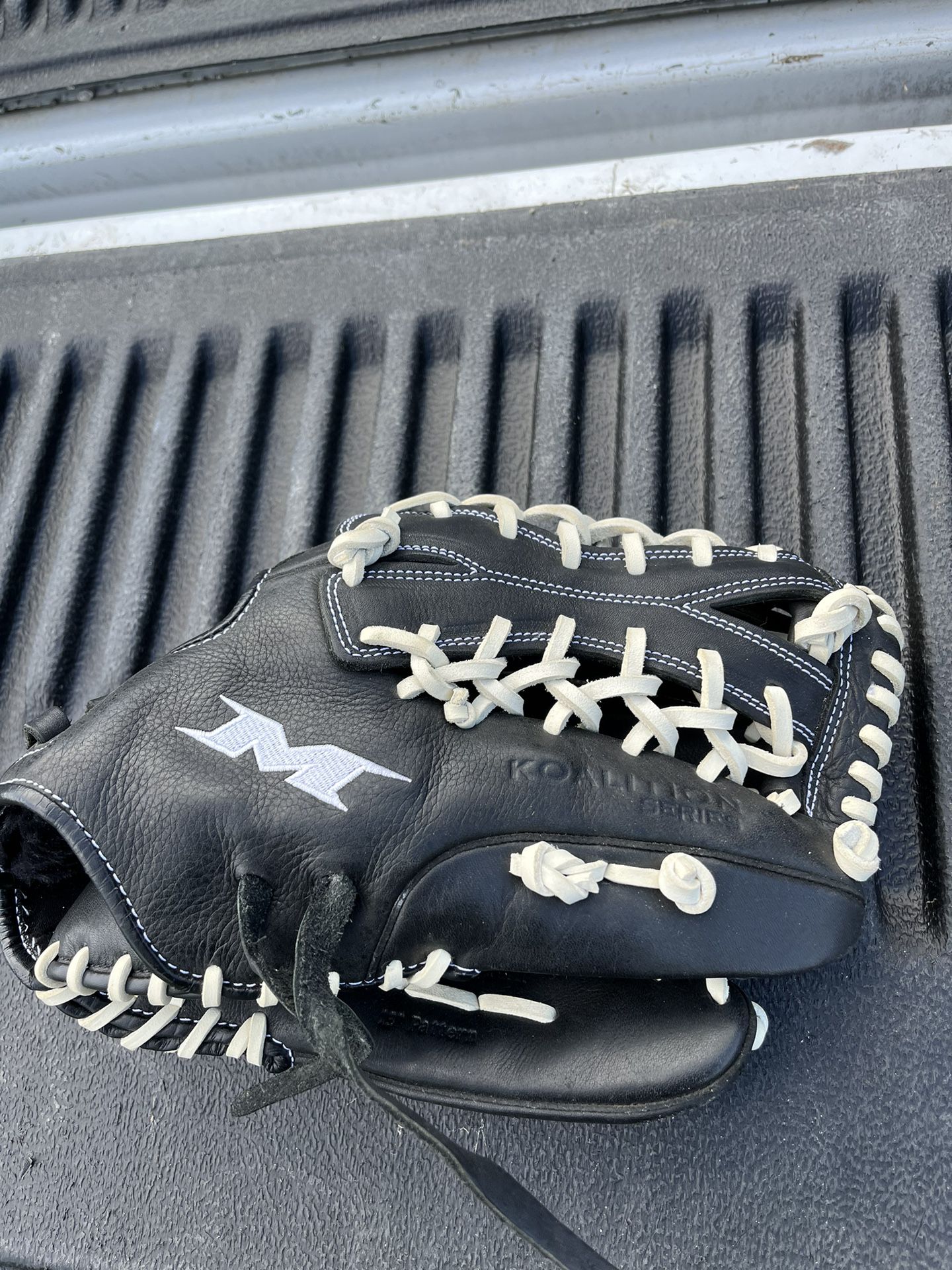 Miken Softball Glove 13 Inch