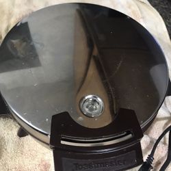 Vintage Large Toastmaster Waffles Maker .