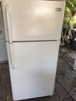 WHITE FRIGIDAIRE FRIDGE REFRIGERATOR WORKS PERFECT 30" WIDE