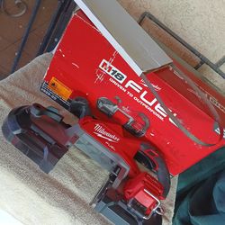Milwaukee
M18 FUEL 18V Lithium-Ion Brushless Cordless Deep Cut Band Saw (Tool-Only)