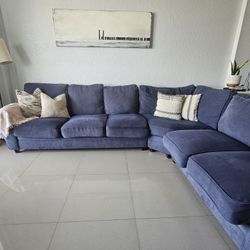 120" Oversized Sectional. L- Shaped. Pull-Out Sleeper Bed Included 