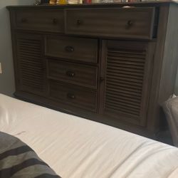 dresser