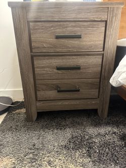 Nightstand/ end table