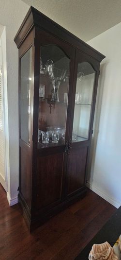 Howard Miller Wine and spirits wine collection