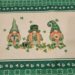 St. Patricks Day Table Runner Lucky Gnomes Mint Condition 