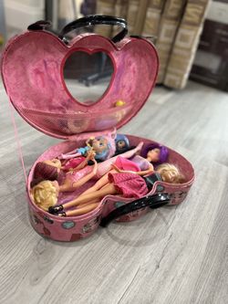 Barbie Box With 6 Dolls And Accessories
