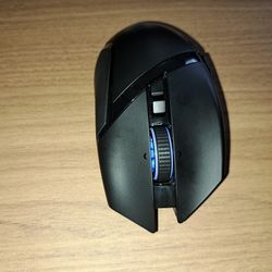 Razer Basilisk Ultimate with Charging  LIKE NEW