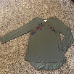 Shirt Women’s Fits Medium Size