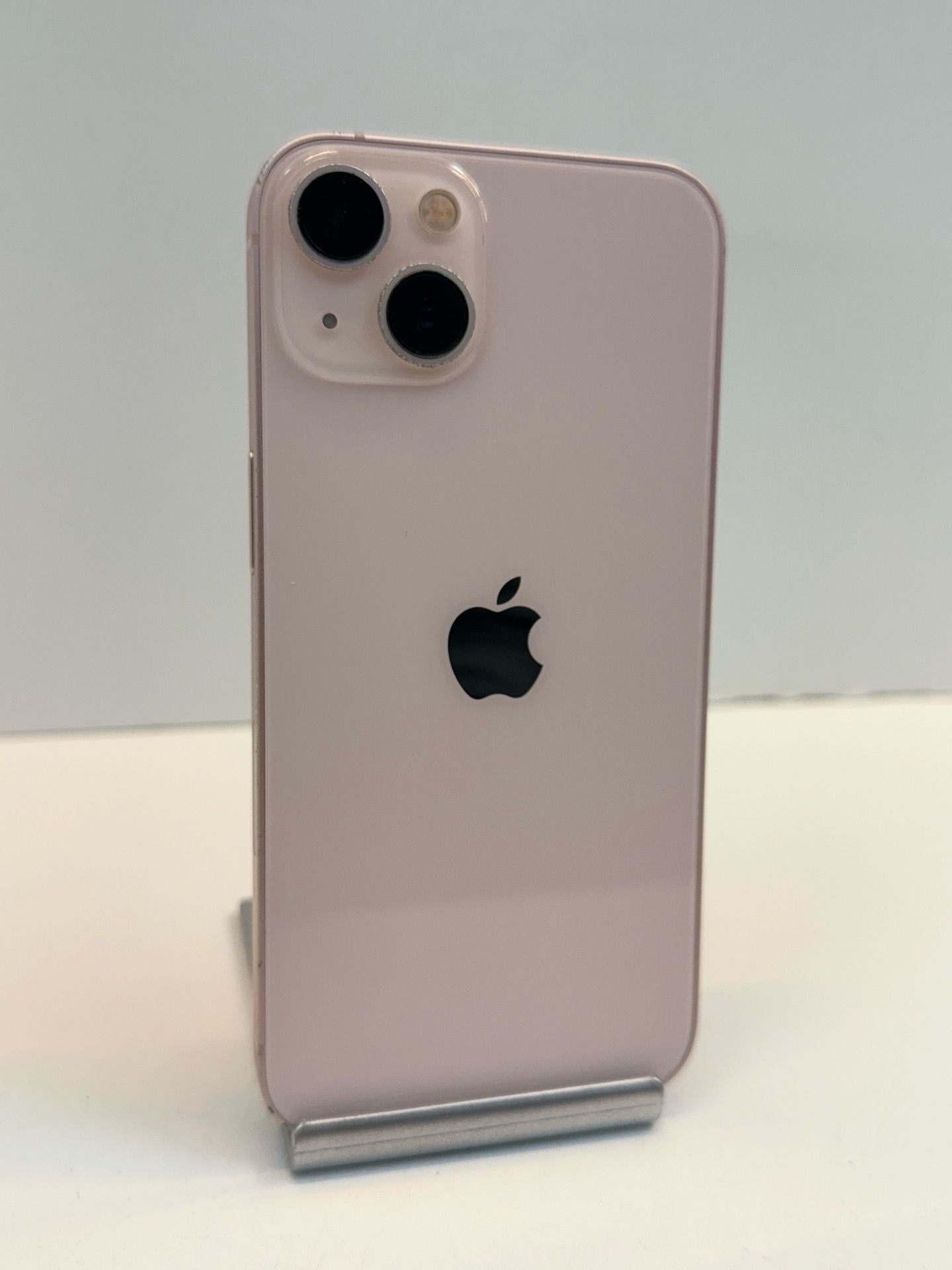 Apple iPhone 13 128gb. ( Fully Unlocked Phone )