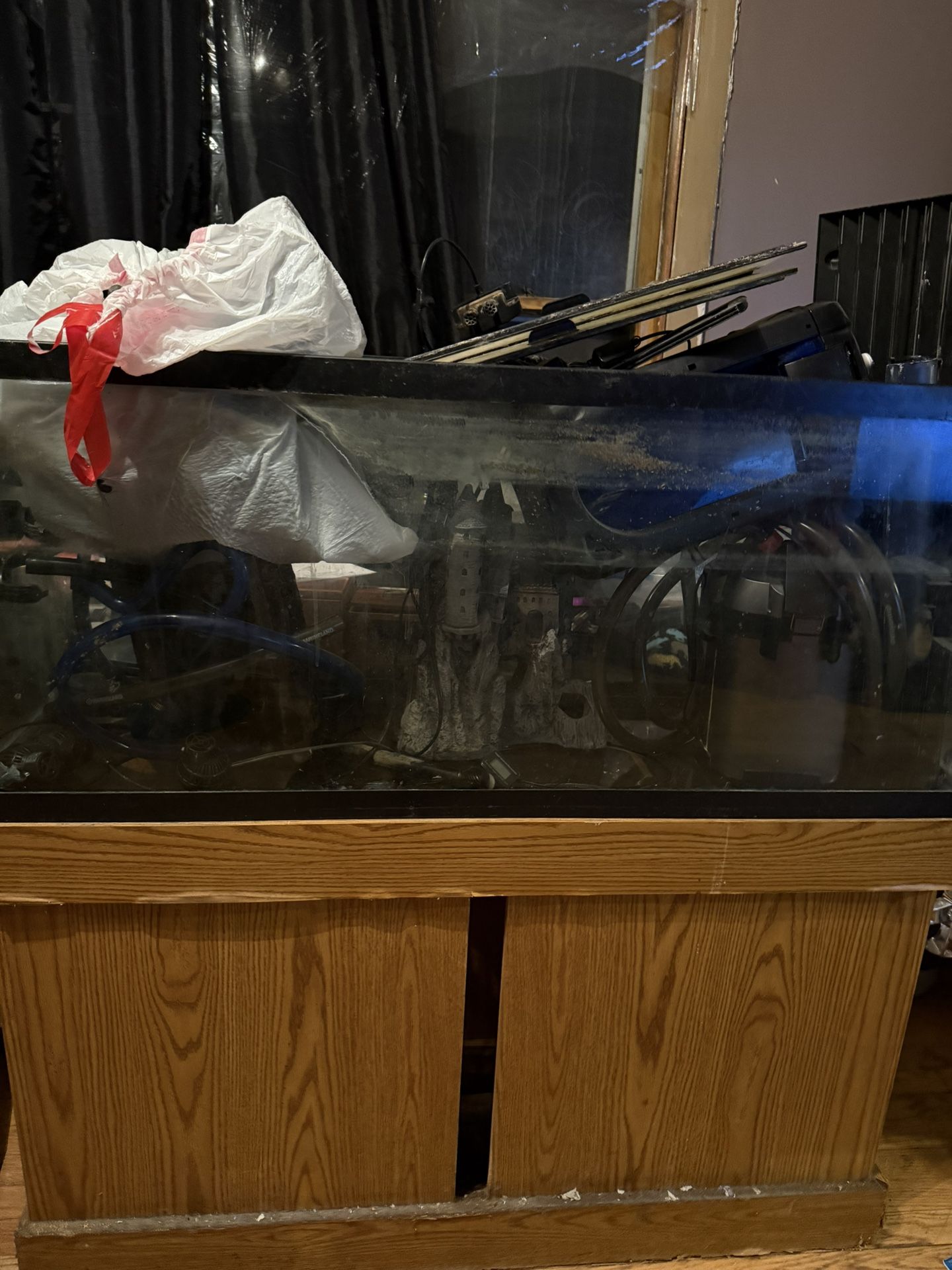 Fish Tanks / Aquariums