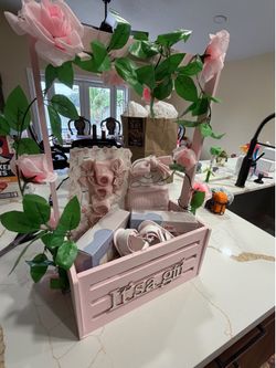 Ready to Gift - Baby Girl Baby Shower Gift Set