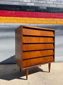 Mid-Century Modern 5-Drawer Tallboy Dresser / Highboy