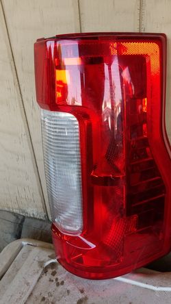 2017 f 350 tail light