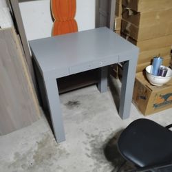 Desk. Missing Handle