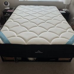 Queen DreamCloud Premier Hybrid mattress, medium