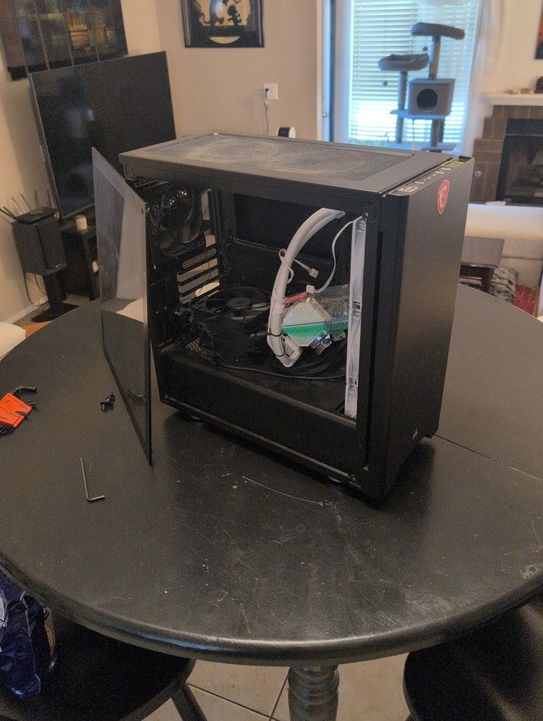 Corsair Case, Thermalright Water Loop Cooler, Four 120mm Case Fans