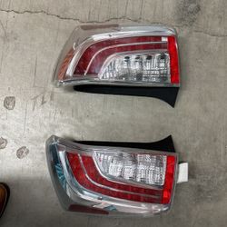 Toyota Prius Tailgate Right And Left Right Original Left Aftermarket Napa