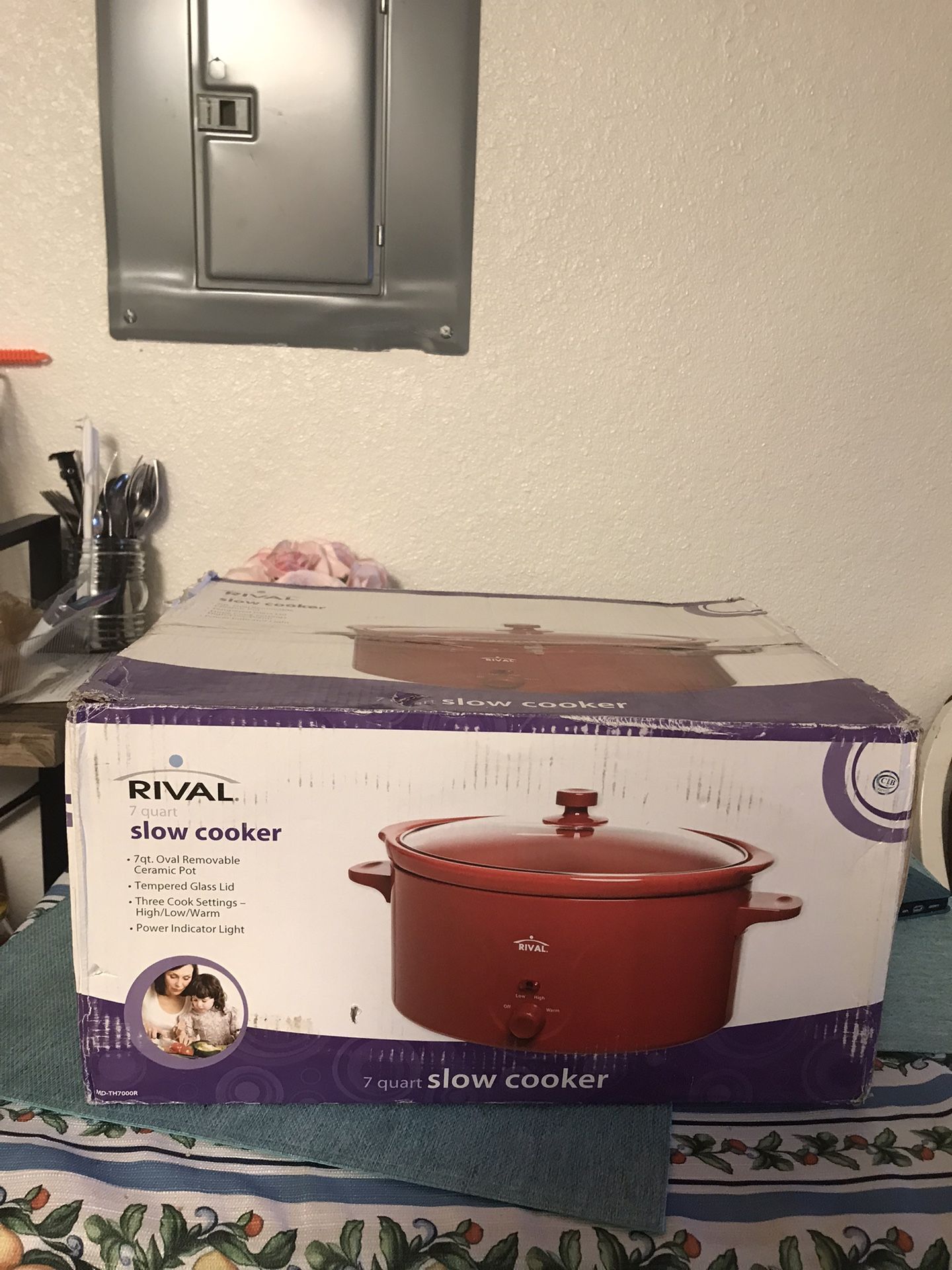 RIVAL Slow Cooker. 7 Quart. New