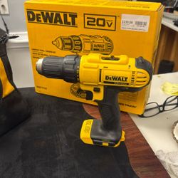 Brand New Dewalt 20v Compact Drill/driver Kit
