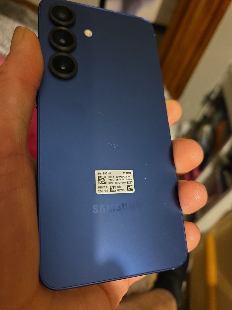 Brand New Samsung Galaxy S25