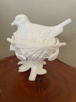 Vintage Westmoreland Milk Glass Dove/Robin Bird Nest Covered Footed Dish
