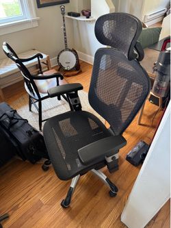 Staples Hyken Ergonomic Mesh Swivel Task Chair