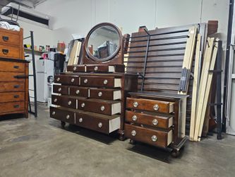 Dresser set