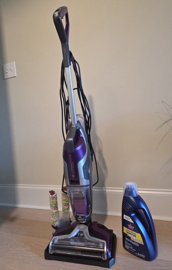 Bissell CrossWave Pet Pro Wet/Dry Vacuum Mop – Like New + New Cleaning Solution