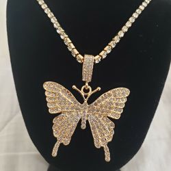 Rose Gold Color Butterfly Pendant With Rhinestones..alloy Material And 19in Long