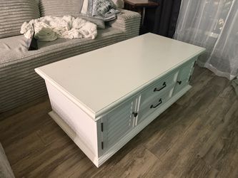 White lift top coffee table