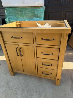 New 36 in vanity in good condition