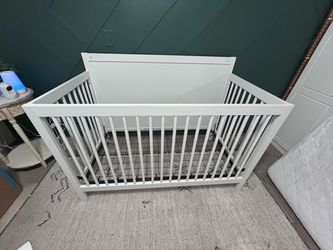 Crib, white.
