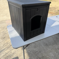 Outdoor enclosed resin pet shelter 18.46x23.62x21.42