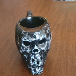 Trader Vic’s 2021 Blackbeard’s Skull Black Marbleized 5”Ceramic Coffee 
Mug. Pre-owned, very good shape, no chips or cracks. Pretty heavy, 
weight 2lb