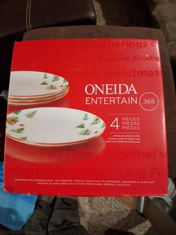 Oneida Entertain 365 Christmas Dinner Plates Set of 4