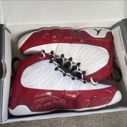 White Gym Red retro 9s