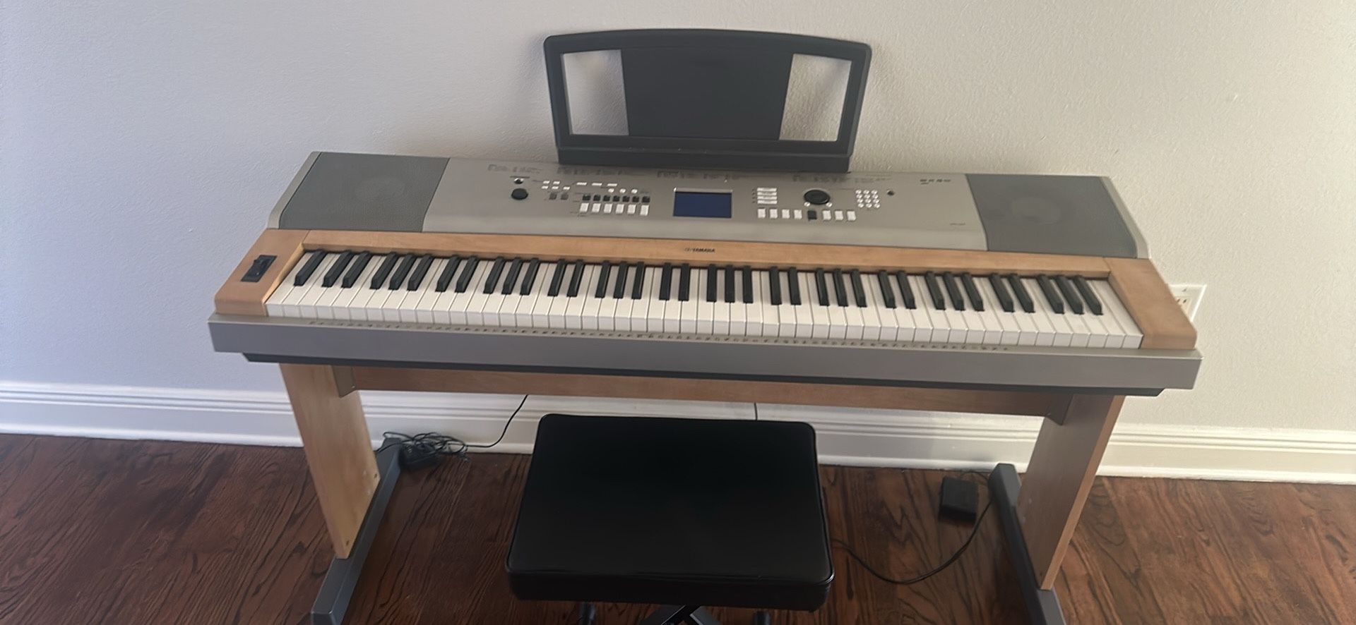 Yamaha Piano + Bench