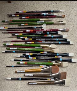 35 High End Paint Brushes. Artist loft, Master touch, Velvotouch, and  Royal & Langnickel®.