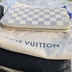 Louis Vuitton Women's Wallet 