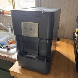 Frigidaire Chewable Nuggets Icemaker