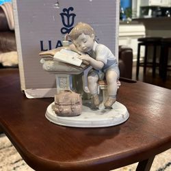 LLADRO ( SLEEPY SCHOLAR )