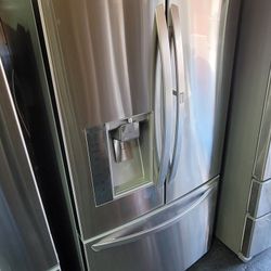 LG Large Capacity 31cu Ft Stainless Steel French Door Refrigerator With Water 💧 And 🧊 Dispenser 