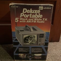 Vintage 5in Black and White Portable Deluxe TV Tht-605 Hi-tech