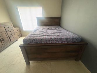 Queen size bed set