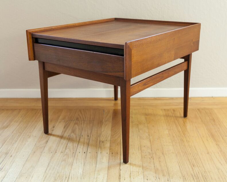 1960s Dillingham Esprit Walnut Side End Table - Mid Century Modern
