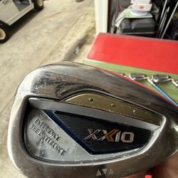 XXI0 Irons. Graphite Regular Flex Right Handed 5/6/7-8-9/PW/SW Included. 