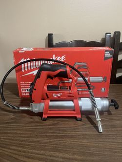 Milwaukee M12 Cordless Grease Gun 