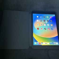 📱 Apple iPad 7th Generation – Great Condition