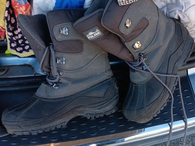 Size 8 Snow Boots Adult Men (10 Women)